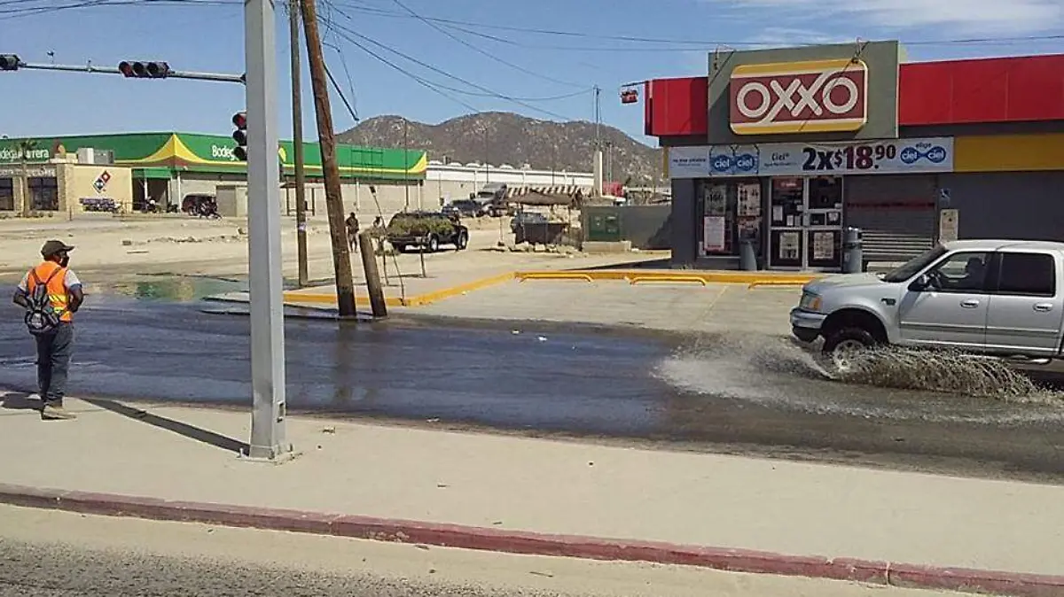 Aguas negras calle los cabos